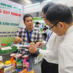 Nhiều khách hàng quan tâm đến sản phẩm của Bình Điền Mekong tại triển lãm Vinachem Expo 2024